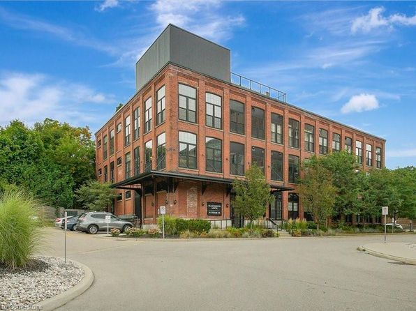 24 Cedar St #303, Cambridge, ON N1S 0B2