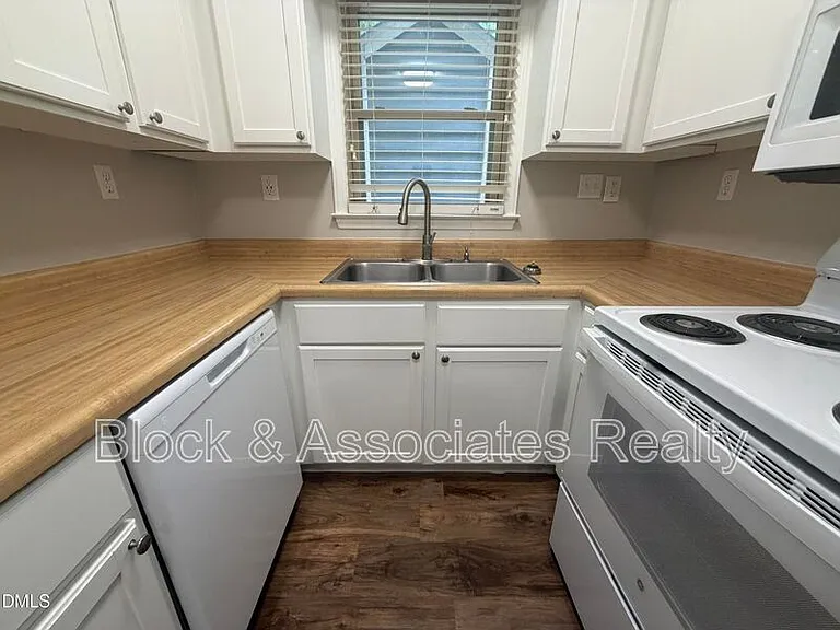 5551 Hamstead Crossing Dr — Photo 4