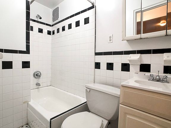 5th image of 424 E 11th St #2