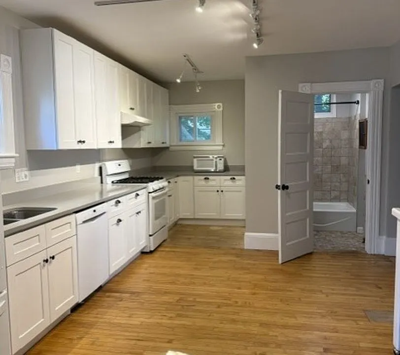 28-30 Everett St