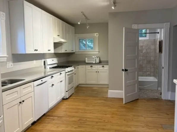 Everett Street, 28-30 Everett St #1, Manchester, NH 03104