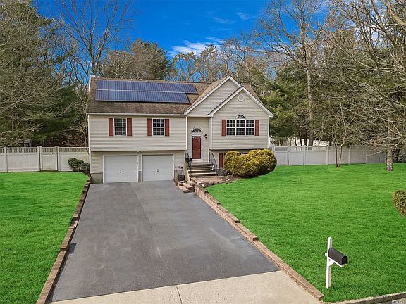 2nd image of 18 Greentree Dr
