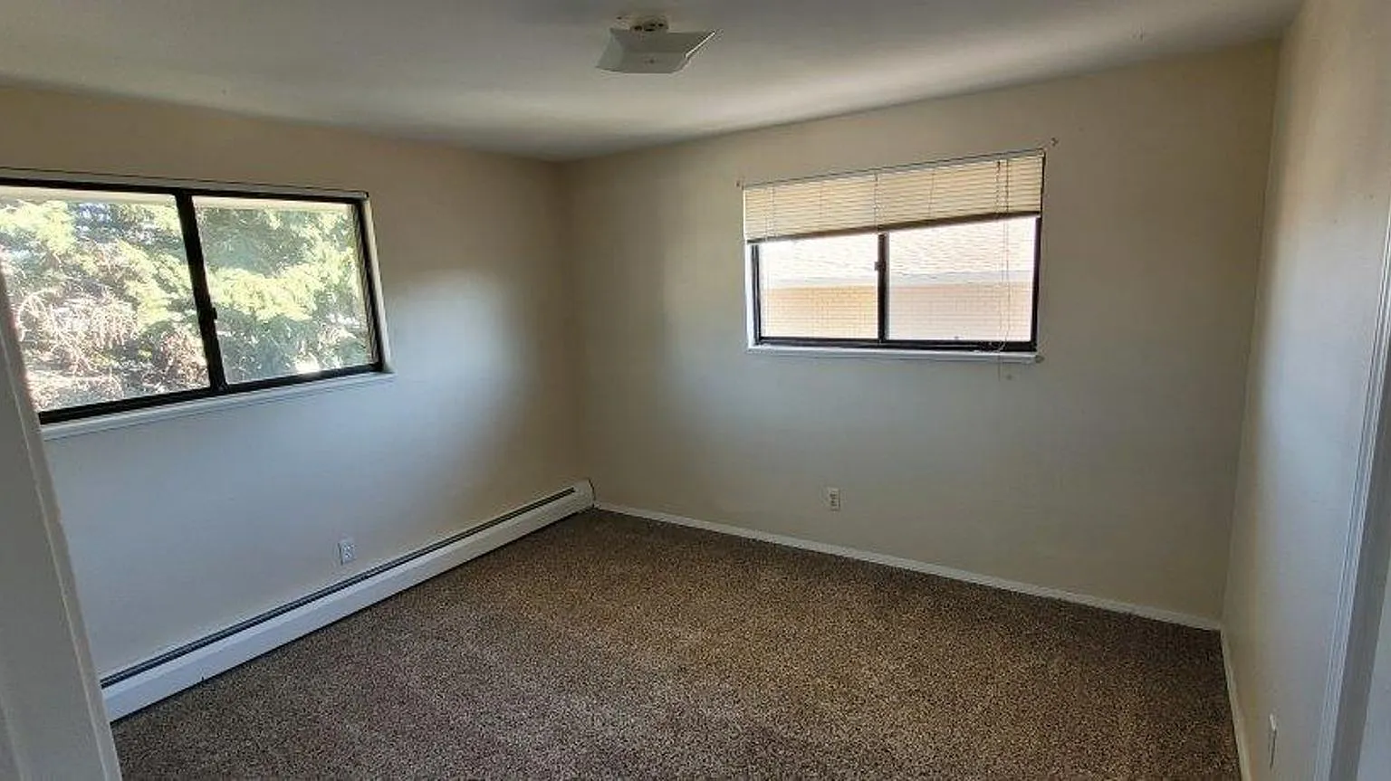 Large 2-Bedroom Apartment for Rent in Golden — Photo 2