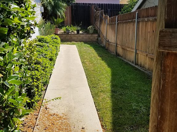 2nd image of 3223 Fairesta St