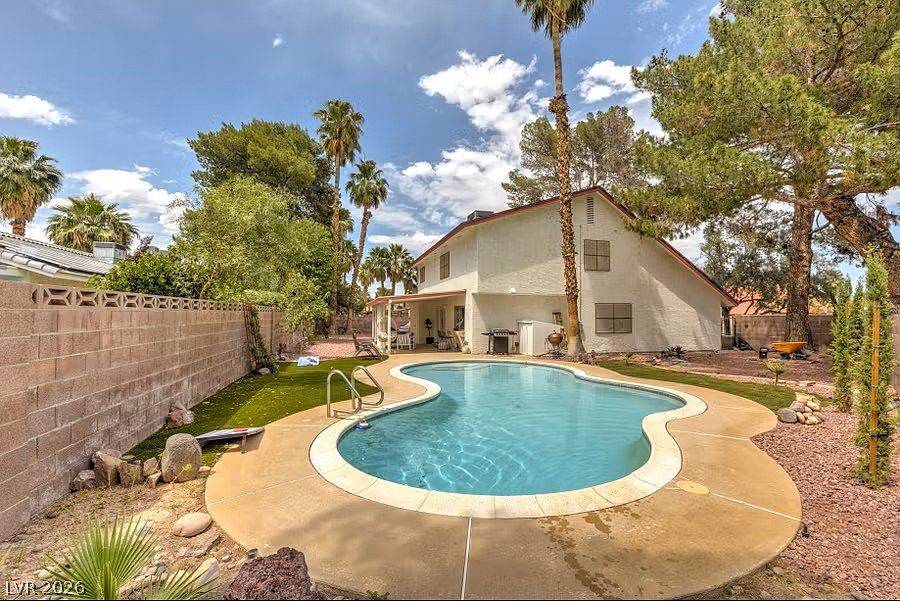1st image of 4371 Flandes St