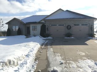 W7087 Glen Valley Dr, Greenville, WI 54942
