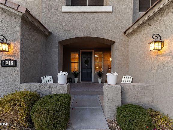 3rd image of 1918 W Bonanza Ln