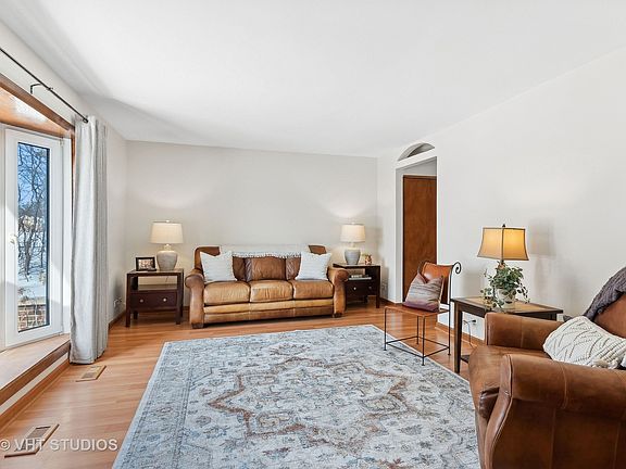 3rd image of 18 Temple Garden Ct