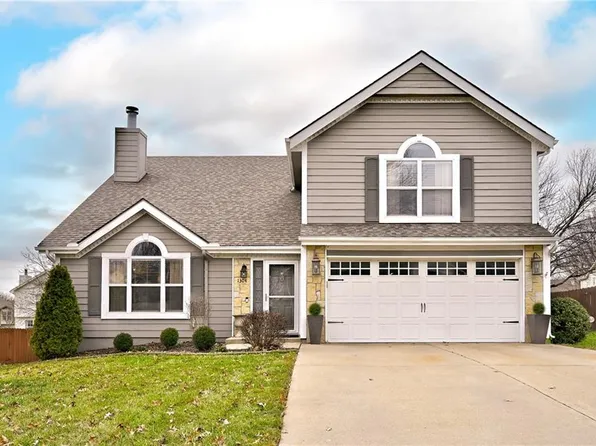 1304 NE Buttonwood Ave, Lees Summit, MO 64086