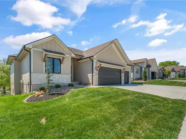 4316 NE Hideaway Dr, Lees Summit, MO 64064
