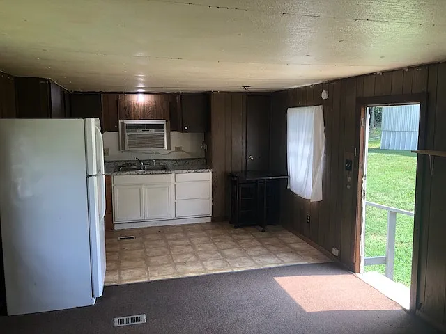 912 Kathleen Dr #2 — Photo 3