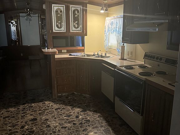 4th image of 2237 Weaver Pike Trailer 12
