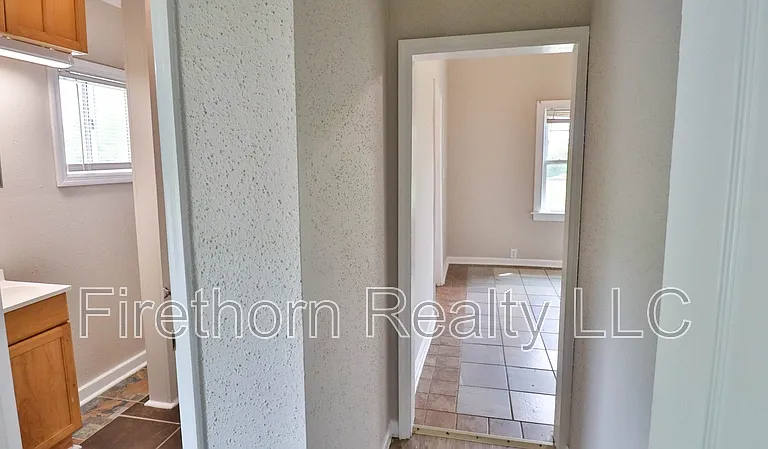 1400 Maple St — Photo 26