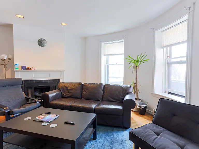 1742 Washington St #4 — Photo 3