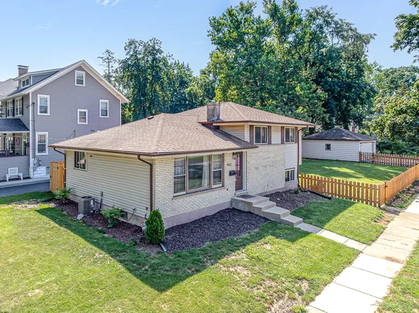 403 S Washington St, Wheaton, IL 60187