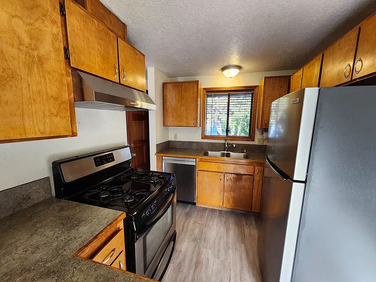 2858 NE Daggett Ln — Photo 6