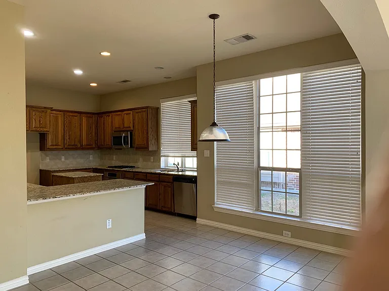 1017 Somerset Cir — Photo 7