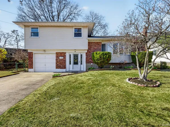 42 Edna Drive, Syosset, NY 11791