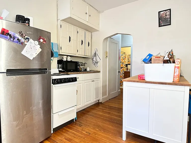 70 Strathmore Rd — Photo 4