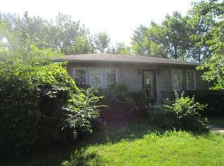 8S175 S Vine St, Burr Ridge, IL 60527