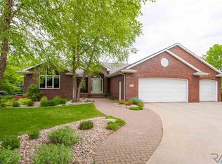 6904 W Stoney Creek St, Sioux Falls, SD 57106