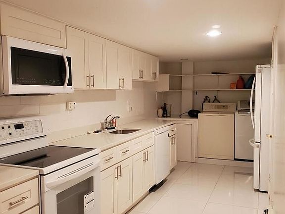 4th image of 4177 Denman St
