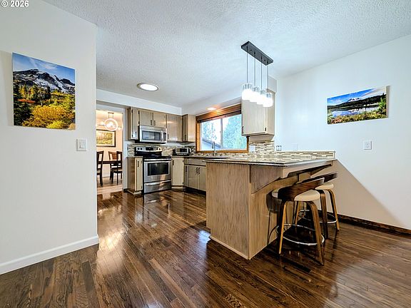 5th image of 99 Sunset Pl