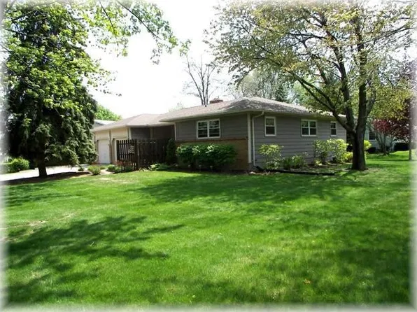 1121 S Geneva Dr, Dewitt, MI 48820