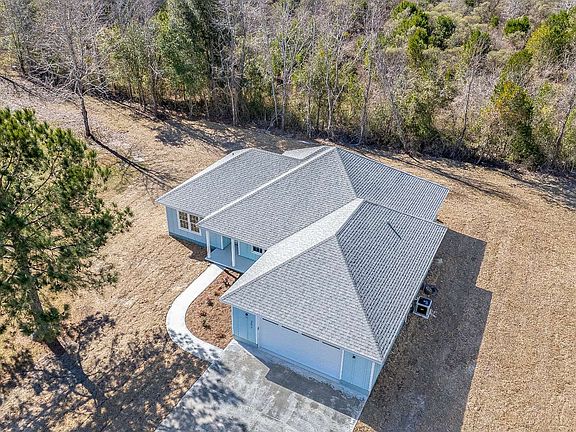 3rd image of 352 SW Buttercup Dr