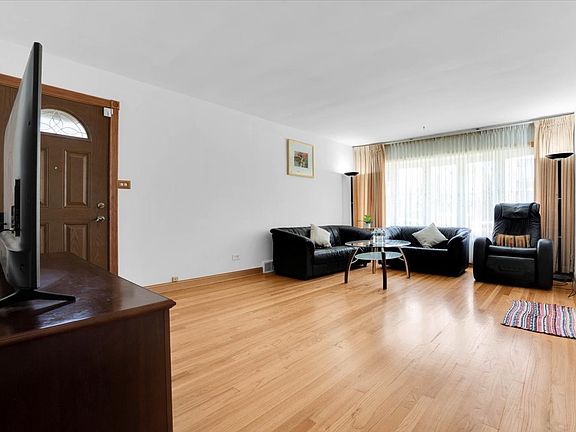 5th image of 2035 W Summerdale Ave
