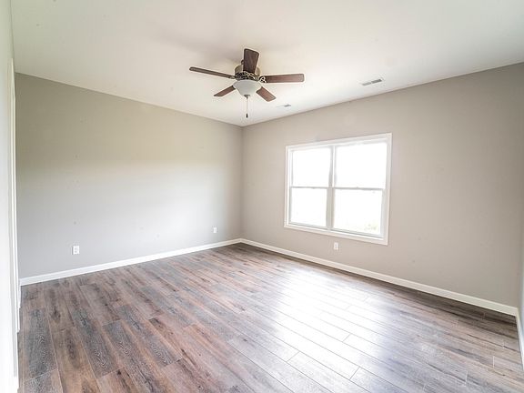 3rd image of 173 Spinnaker Ct