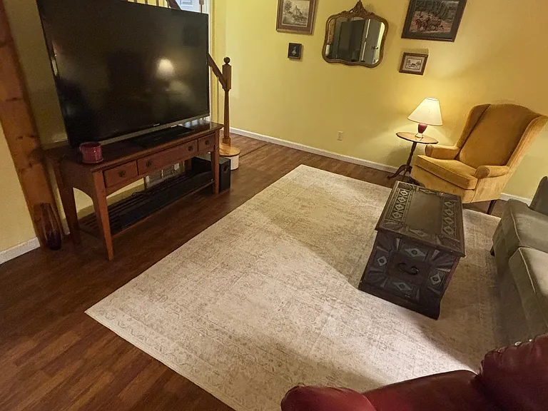 37 Seneca Ter — Photo 4