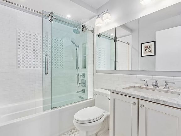 4th image of 295 Greenwich St APT 4H
