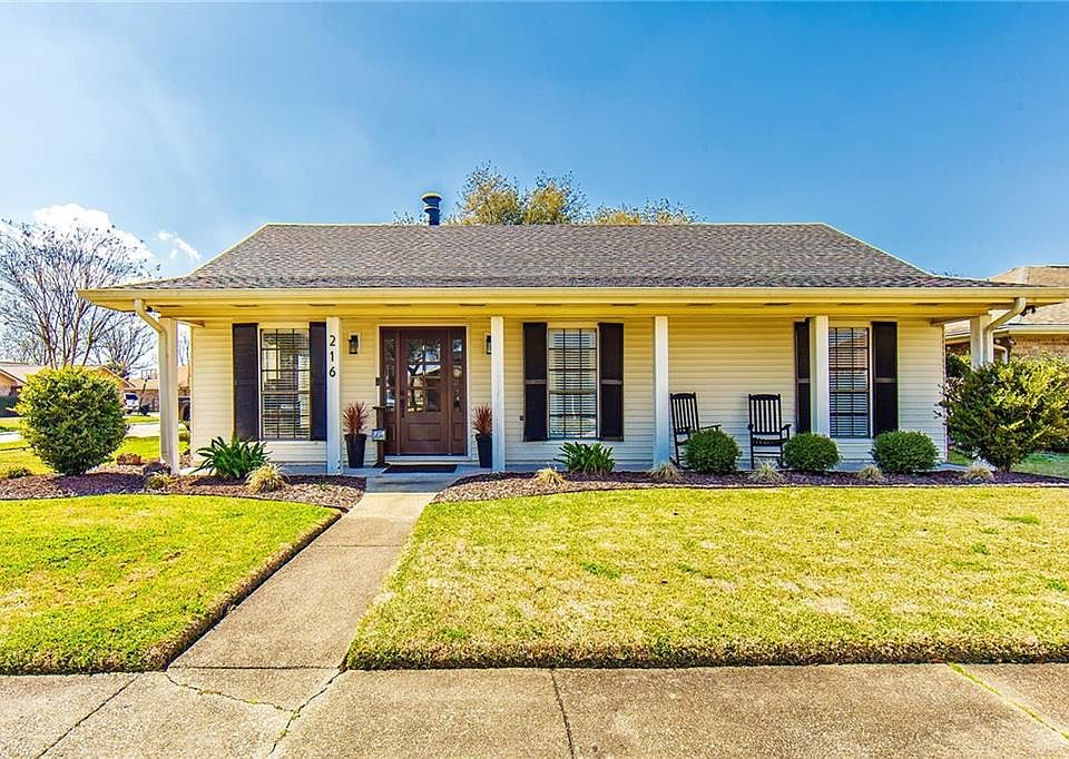 1st image of 216 Coachman Dr