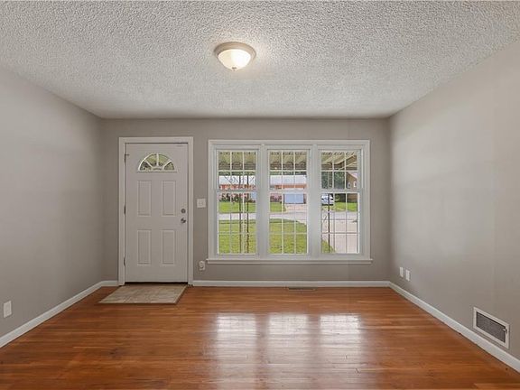 3rd image of 5206 Palmer Dr