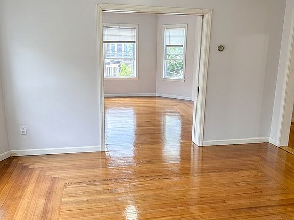 3rd image of 219 Brown St Floor 2