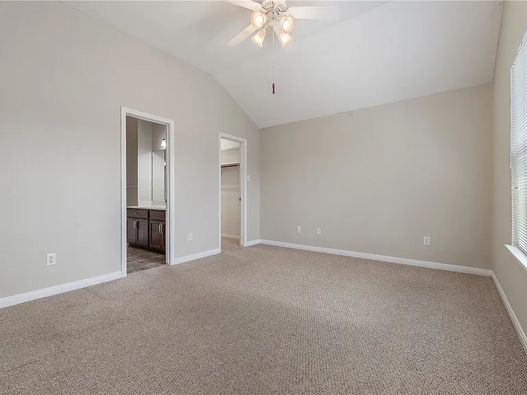 1033 Fallbrook Loop — Photo 12