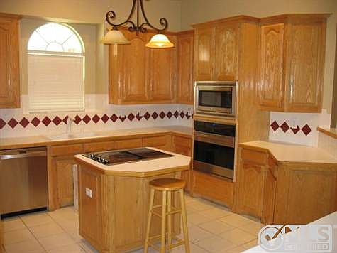 4th image of 804 Woodbury Ct