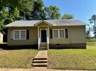 107 W Durr Ave, Mendenhall, MS 39114