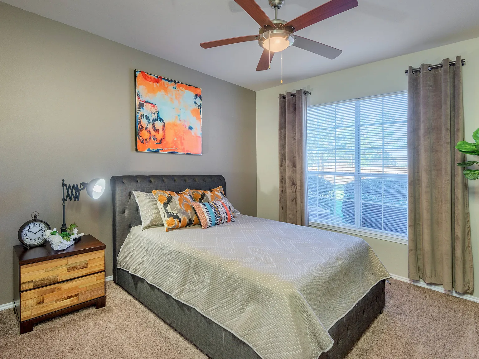 Montclair Parc Apartments — Photo 4