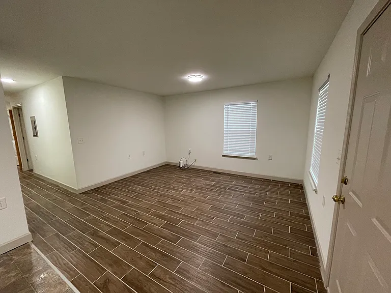 950 Smith St SW — Photo 4