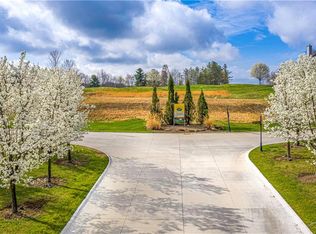 6007 Quarry Lake Dr SE, East Canton, OH 44730