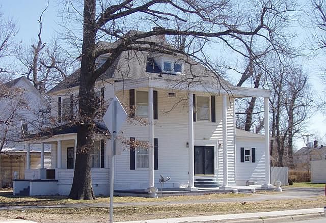 1st image of 308 N Douglass St
