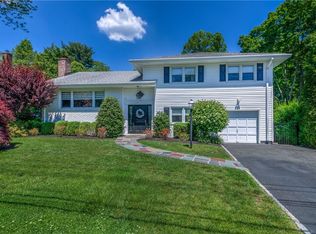 59 Rutledge Rd, Scarsdale, NY 10583