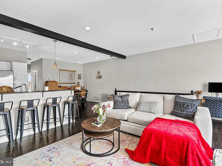 715 Brown St #B — Photo 6