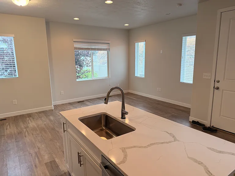15046 S Wild Horse Way #15046 — Photo 2