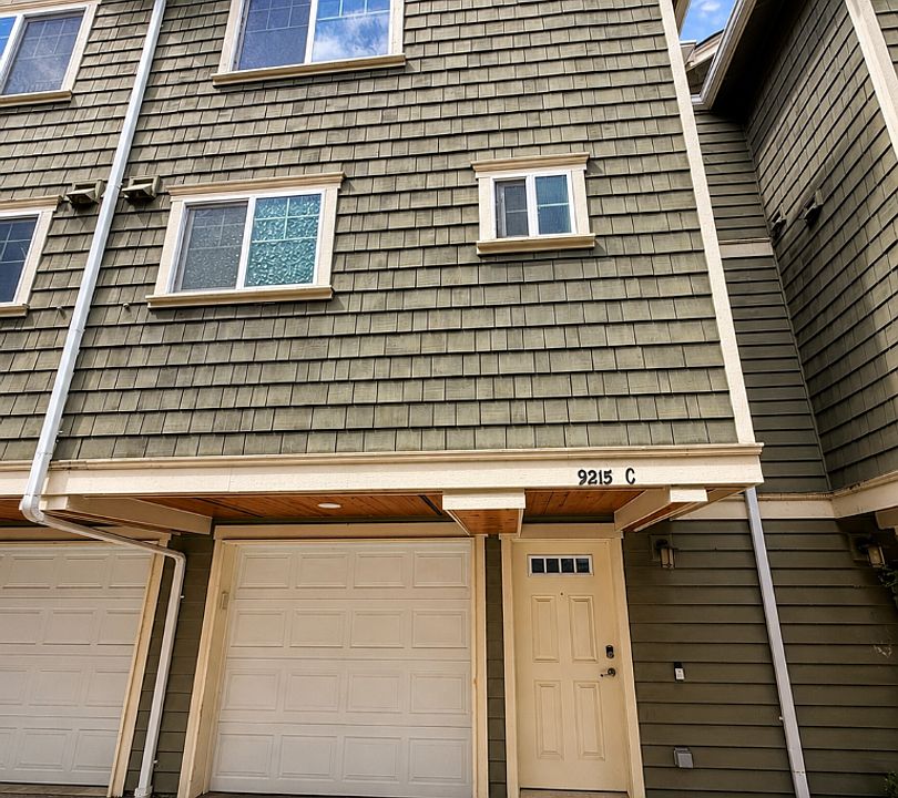 1st image of 9215 Roosevelt Way NE Unit C