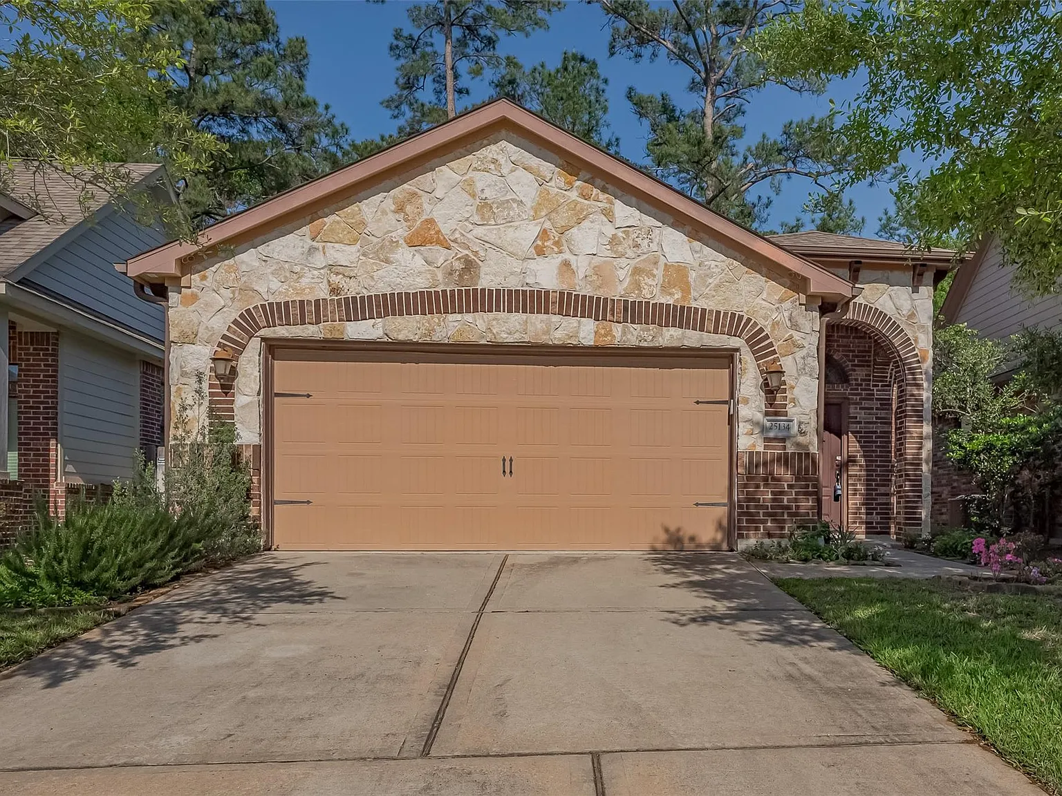 3 bed, 2.0 bath, 1548 sqft, $2,200 — Photo 1