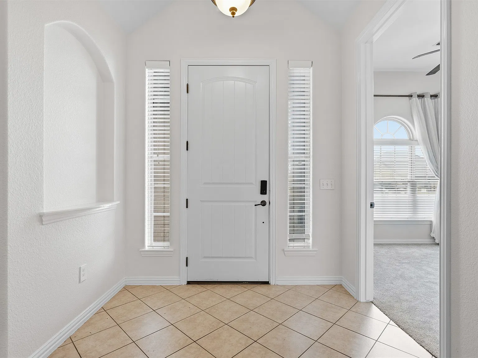 4 bed, 2.0 bath, 2024 sqft, $2,400 — Photo 3