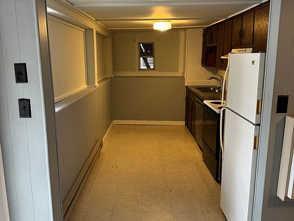 3rd image of 239 N Middle St APT 8
